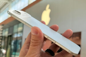 Apple показала прочность iPhone 17 Air