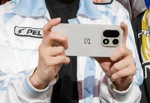 OnePlus 15 показался на фото до релиза
