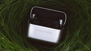 Bang & Olufsen выпустила TWS-наушники дороже iPhone 17 Pro Max