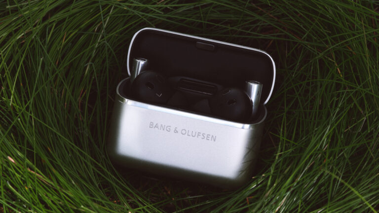 Bang & Olufsen выпустила TWS-наушники дороже iPhone 17 Pro Max