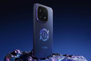 Представлен игровой флагман iQOO 15: мощь, экран 2K+ и батарея на 7000 мАч