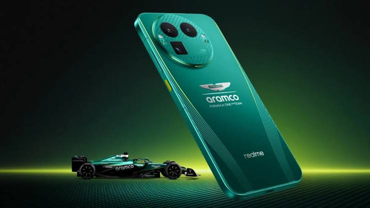 Realme представила гоночную версию флагмана GT 8 Pro в стиле Aston Martin F1