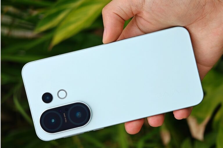 В сети раскрыли дизайн компактного vivo S50 Pro mini до его премьеры