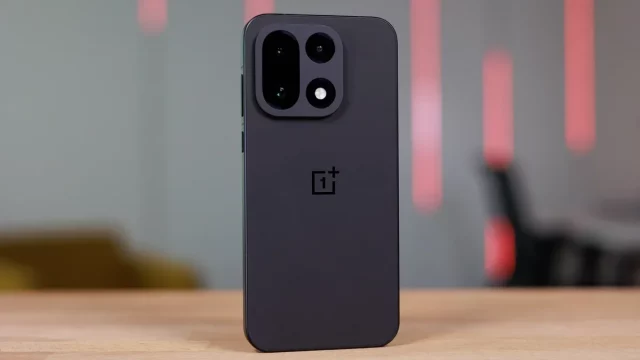 OnePlus раскрыла дизайн 15R и намекнула на новые смарт-часы