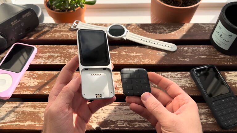 Кнопочный смартфон Sidephone со сменной клавиатурой получил дату выхода