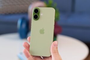 Один смартфон «вытянул» весь рынок в 2025 году — и это iPhone 17