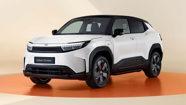 Toyota выпустила электрический кроссовер Urban Cruiser