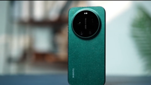 Xiaomi Mi 17 Ultra и фирменный фоточехол показали «вживую»