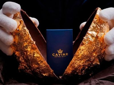 Caviar выпустила шоколадное яйцо с золотым смартфоном внутри