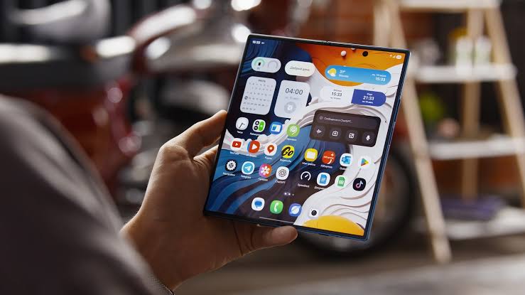 Раскрыт возможный дизайн новой раскладушки Samsung в духе iPhone Fold