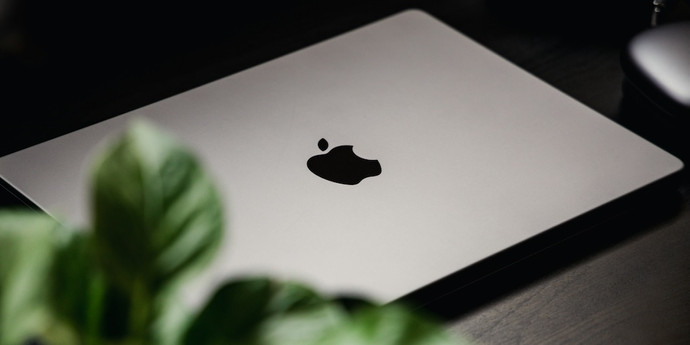 Bloomberg: Apple готовит линейку «ультрапремиальных» устройств, включая MacBook Ultra