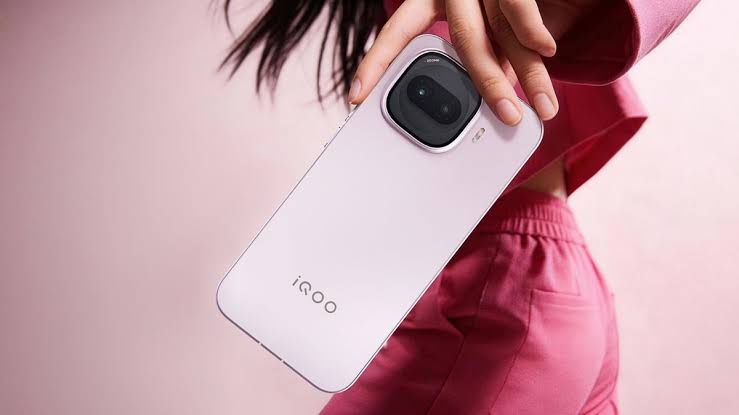 iQOO Z11 получит рекордную батарею и очень быстрый экран