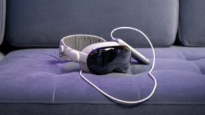 СМИ: Apple сворачивает проект Vision Pro — ставка смещается на умные очки