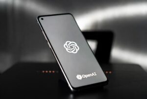 OpenAI официально подтвердила разработку семейства устройств с ChatGPT